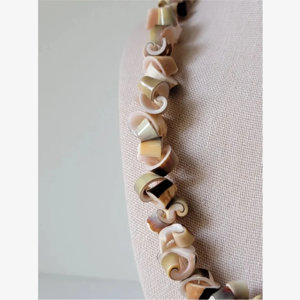 Shell Necklace - Picture 3 of 4